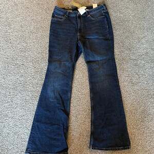 NWT H&M Divided Flared High Jeans in Dark Denim Blue